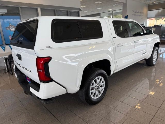 Toyota Tacoma 4WD Vehicle Full-screen Gallery Image 03