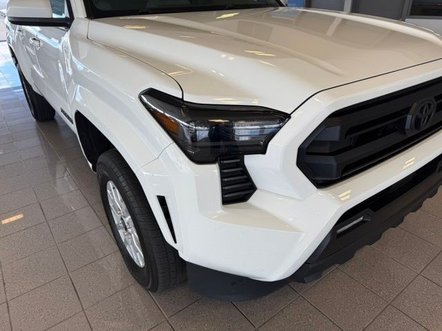 Toyota Tacoma 4WD Vehicle Full-screen Gallery Image 08