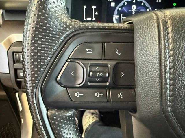 Toyota Tacoma 4WD Vehicle Full-screen Gallery Image 17