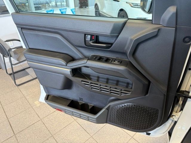 Toyota Tacoma 4WD Vehicle Full-screen Gallery Image 20