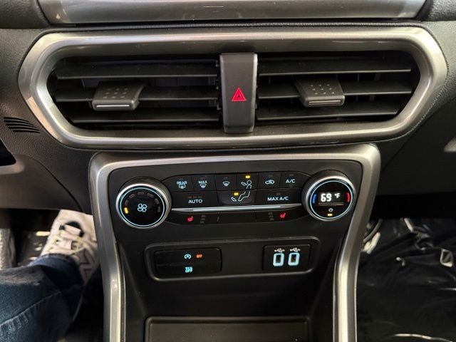 Ford EcoSport Vehicle Full-screen Gallery Image 16