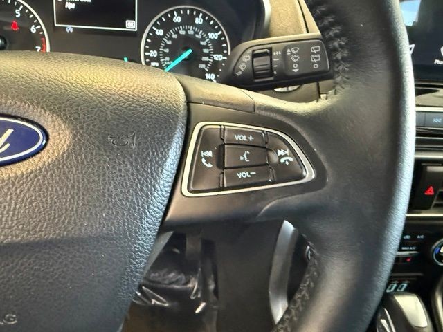 Ford EcoSport Vehicle Full-screen Gallery Image 18