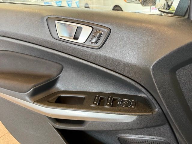 Ford EcoSport Vehicle Full-screen Gallery Image 20