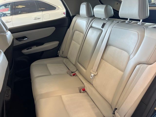 Nissan Ariya Vehicle Full-screen Gallery Image 17