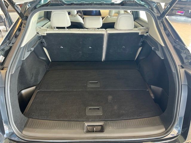 Nissan Ariya Vehicle Full-screen Gallery Image 18