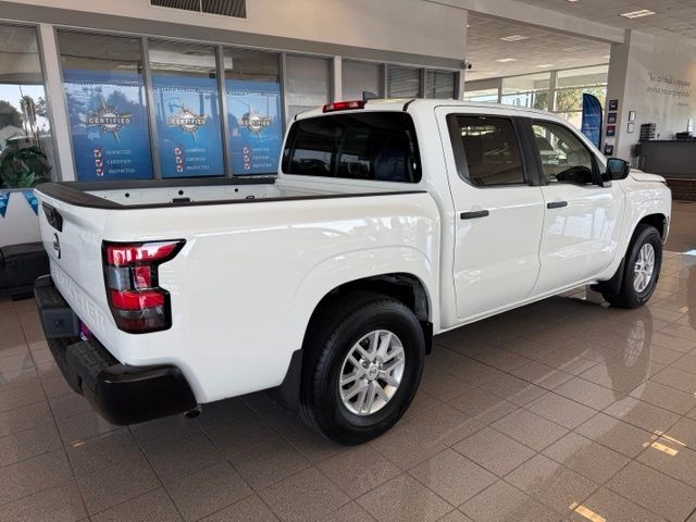 Nissan Frontier Vehicle Full-screen Gallery Image 03