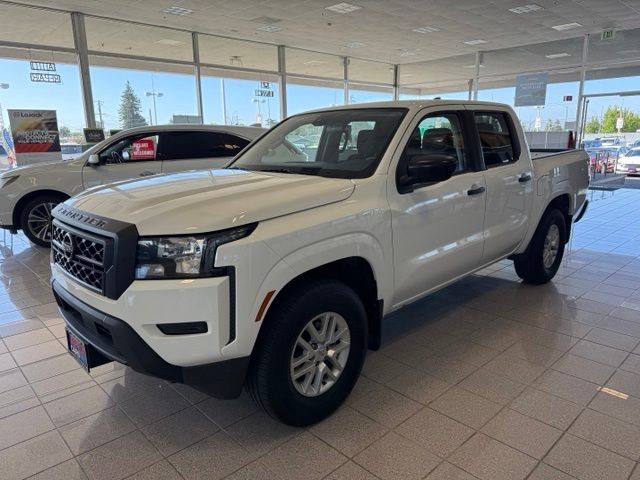 Nissan Frontier Vehicle Full-screen Gallery Image 06