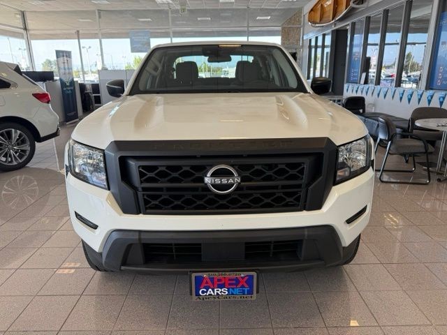 Nissan Frontier Vehicle Full-screen Gallery Image 07