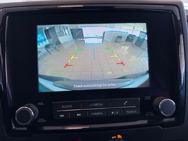 Nissan Frontier Vehicle Full-screen Gallery Image 14