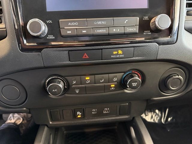 Nissan Frontier Vehicle Full-screen Gallery Image 15