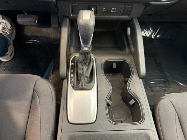 Nissan Frontier Vehicle Full-screen Gallery Image 16