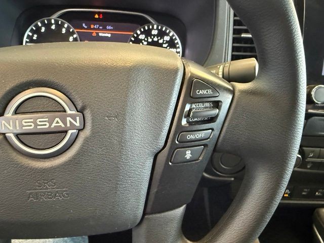 Nissan Frontier Vehicle Full-screen Gallery Image 17