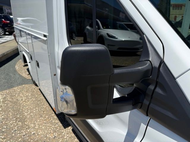 Ford Transit Cutaway Vehicle Full-screen Gallery Image 10