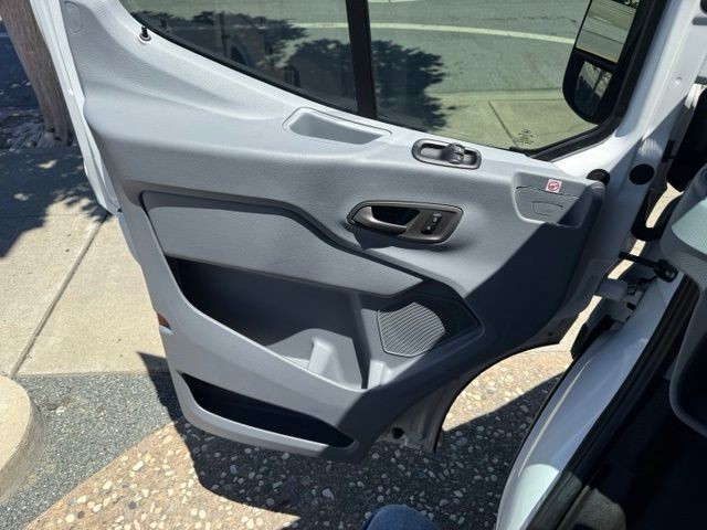 Ford Transit Cutaway Vehicle Full-screen Gallery Image 18