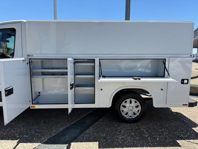 Ford Transit Cutaway Vehicle Full-screen Gallery Image 20