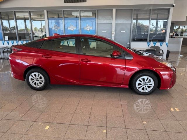 Toyota Prius Vehicle Full-screen Gallery Image 02