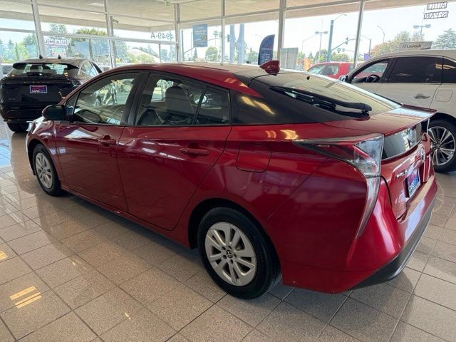 Toyota Prius Vehicle Full-screen Gallery Image 05