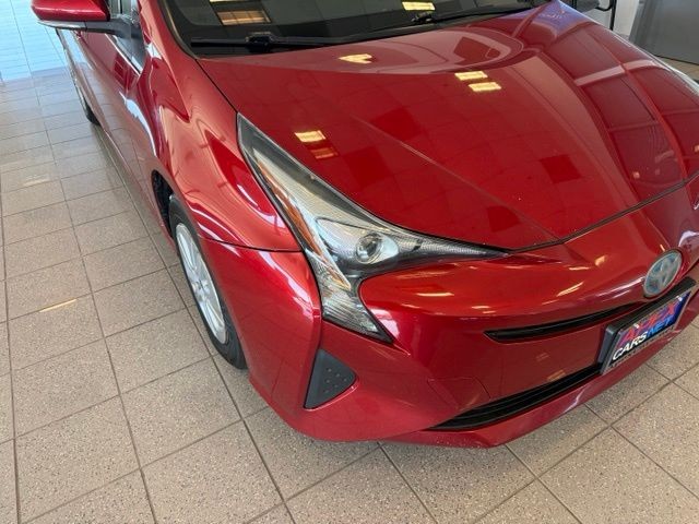 Toyota Prius Vehicle Full-screen Gallery Image 08