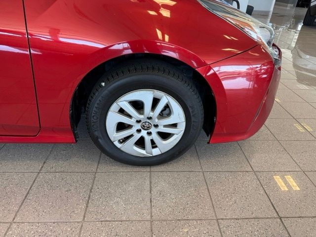 Toyota Prius Vehicle Full-screen Gallery Image 10