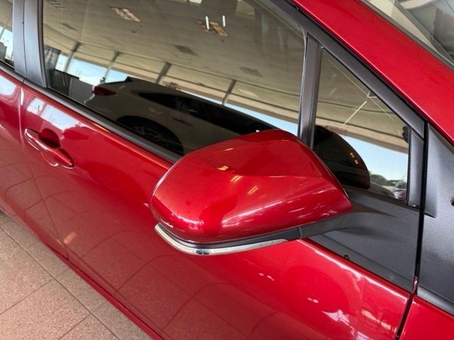 Toyota Prius Vehicle Full-screen Gallery Image 11