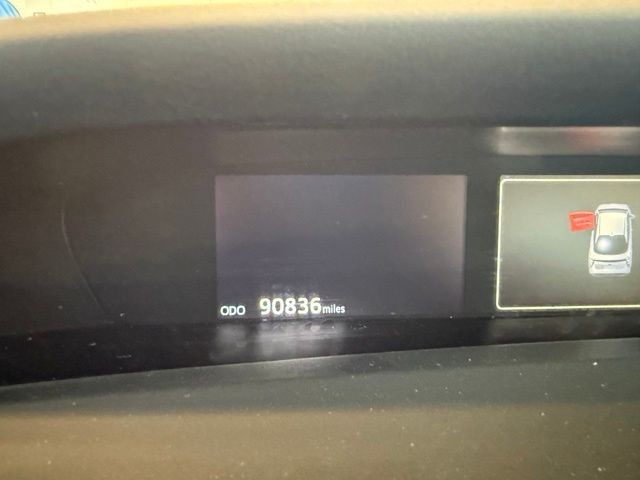Toyota Prius Vehicle Full-screen Gallery Image 12