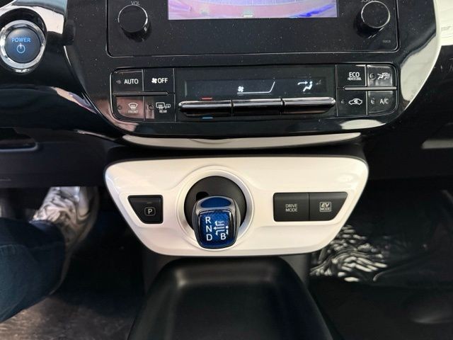 Toyota Prius Vehicle Full-screen Gallery Image 14
