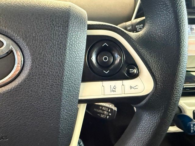 Toyota Prius Vehicle Full-screen Gallery Image 15