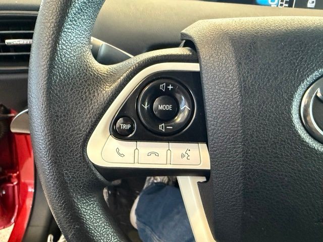 Toyota Prius Vehicle Full-screen Gallery Image 16