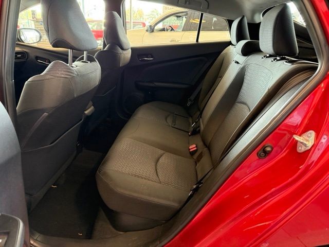 Toyota Prius Vehicle Full-screen Gallery Image 19