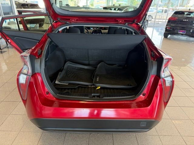 Toyota Prius Vehicle Full-screen Gallery Image 20