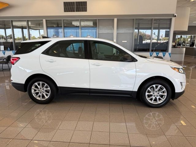 Chevrolet Equinox Vehicle Full-screen Gallery Image 02