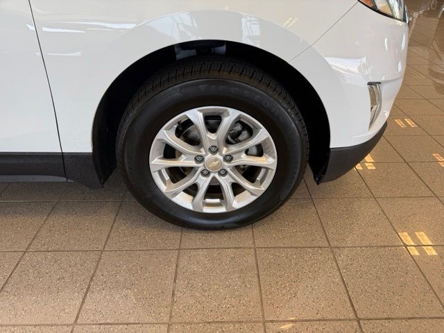 Chevrolet Equinox Vehicle Full-screen Gallery Image 10