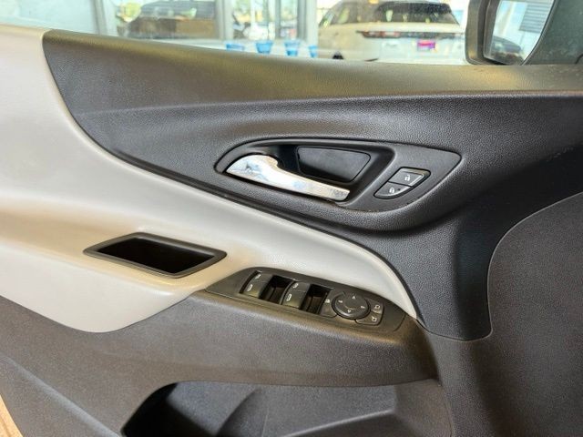 Chevrolet Equinox Vehicle Full-screen Gallery Image 19