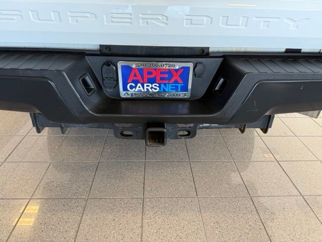 Ford Super Duty F-250 SRW Vehicle Full-screen Gallery Image 05
