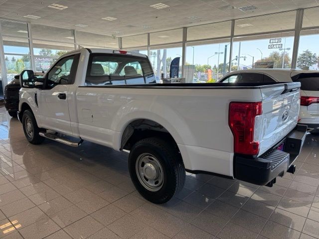 Ford Super Duty F-250 SRW Vehicle Full-screen Gallery Image 06