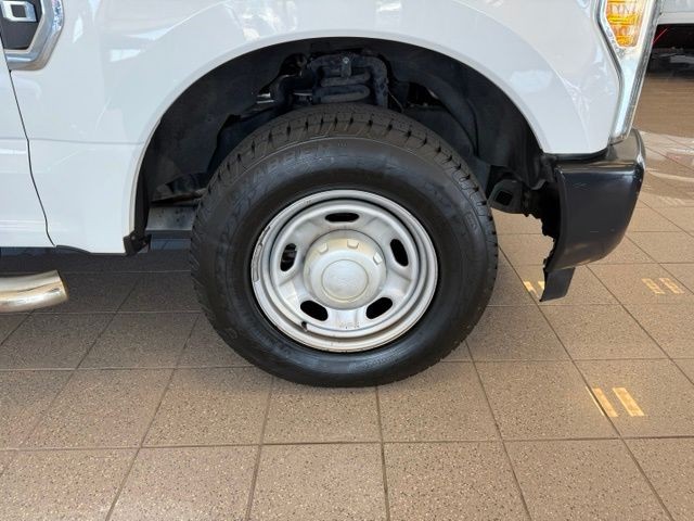 Ford Super Duty F-250 SRW Vehicle Full-screen Gallery Image 11