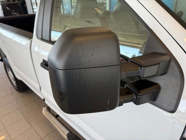 Ford Super Duty F-250 SRW Vehicle Full-screen Gallery Image 12