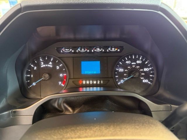 Ford Super Duty F-250 SRW Vehicle Full-screen Gallery Image 14