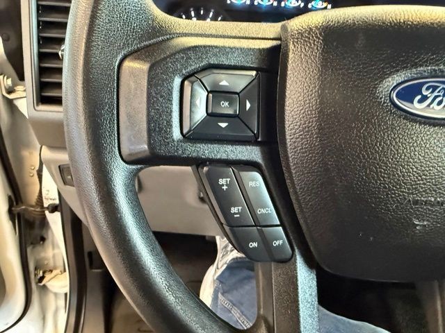 Ford Super Duty F-250 SRW Vehicle Full-screen Gallery Image 16