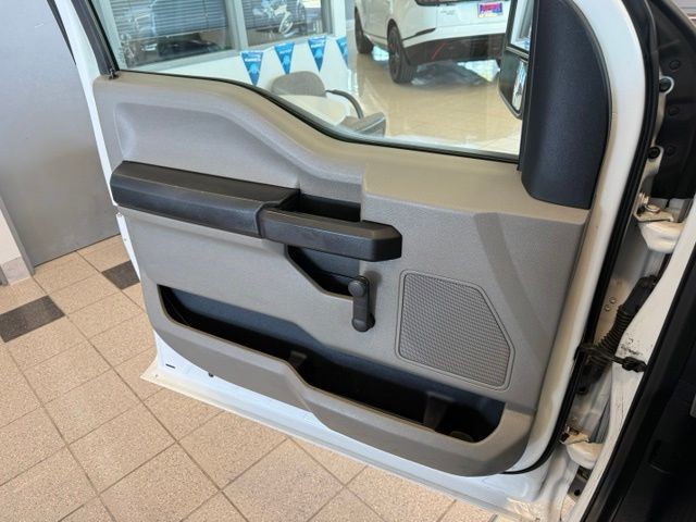 Ford Super Duty F-250 SRW Vehicle Full-screen Gallery Image 18