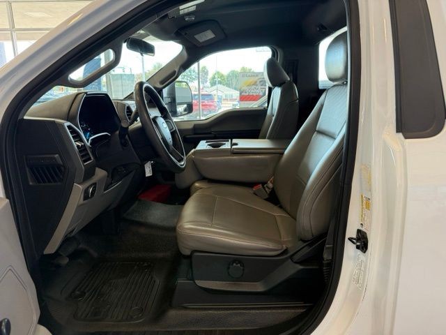 Ford Super Duty F-250 SRW Vehicle Full-screen Gallery Image 19