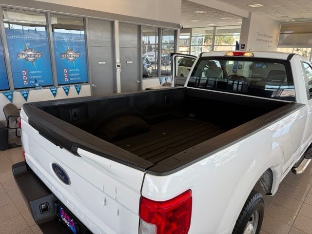 Ford Super Duty F-250 SRW Vehicle Full-screen Gallery Image 20