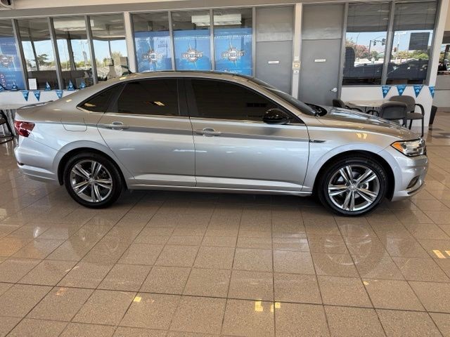 Volkswagen Jetta Vehicle Full-screen Gallery Image 02