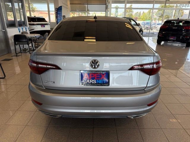 Volkswagen Jetta Vehicle Full-screen Gallery Image 04