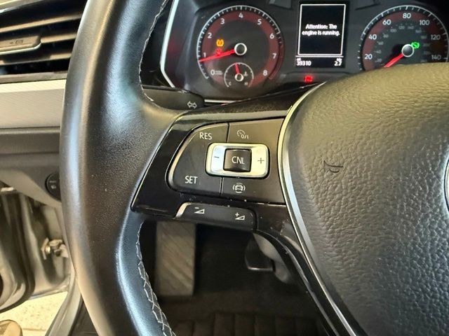 Volkswagen Jetta Vehicle Full-screen Gallery Image 18