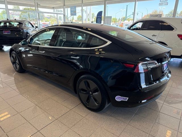 Tesla Model 3 Vehicle Full-screen Gallery Image 05