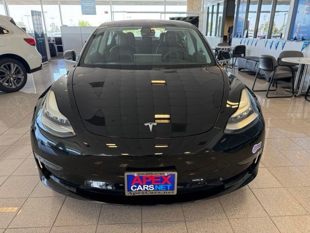 Tesla Model 3 Vehicle Full-screen Gallery Image 07
