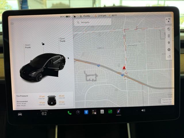 Tesla Model 3 Vehicle Full-screen Gallery Image 12