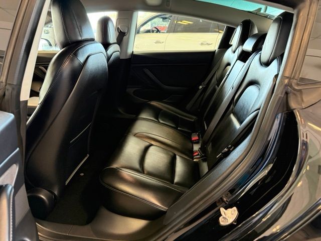 Tesla Model 3 Vehicle Full-screen Gallery Image 19