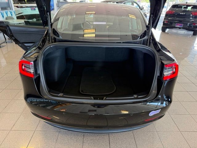 Tesla Model 3 Vehicle Full-screen Gallery Image 20